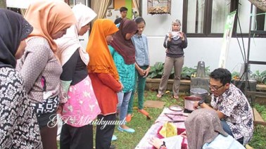 24. PEWARNAAAN  IMG_1536